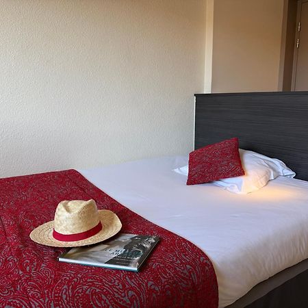 Le Cheval Blanc Hotel Арл Екстериор снимка
