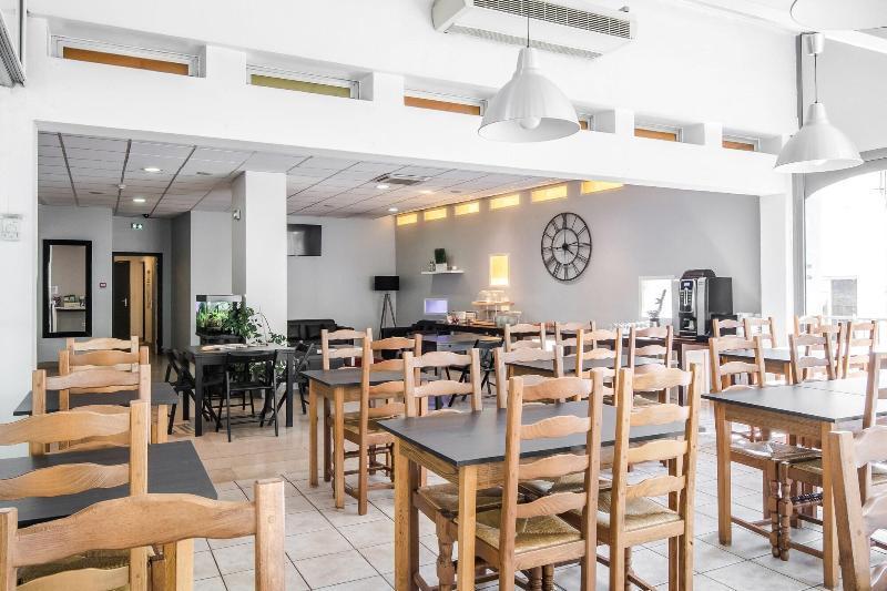 Le Cheval Blanc Hotel Арл Екстериор снимка