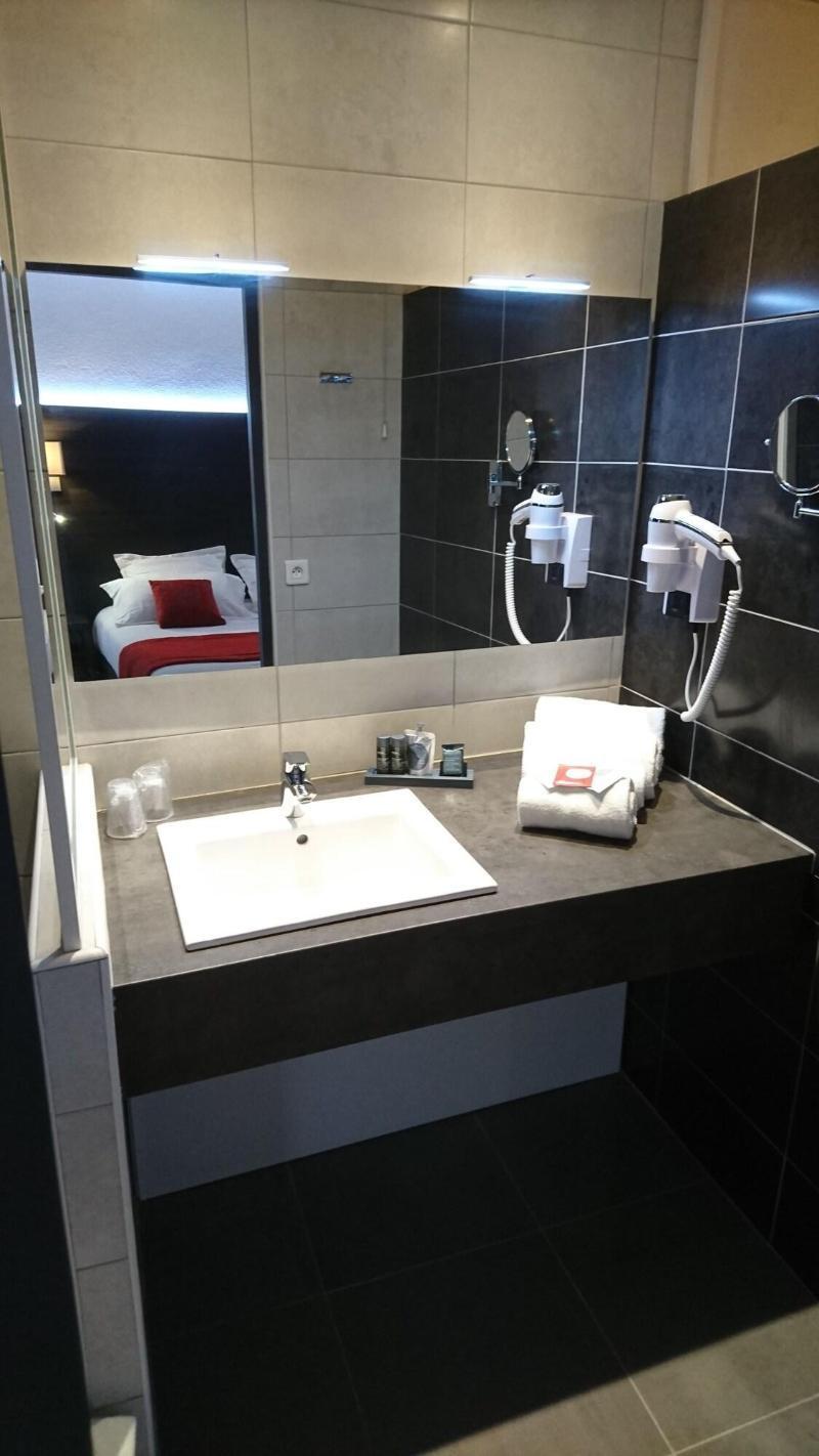 Le Cheval Blanc Hotel Арл Екстериор снимка