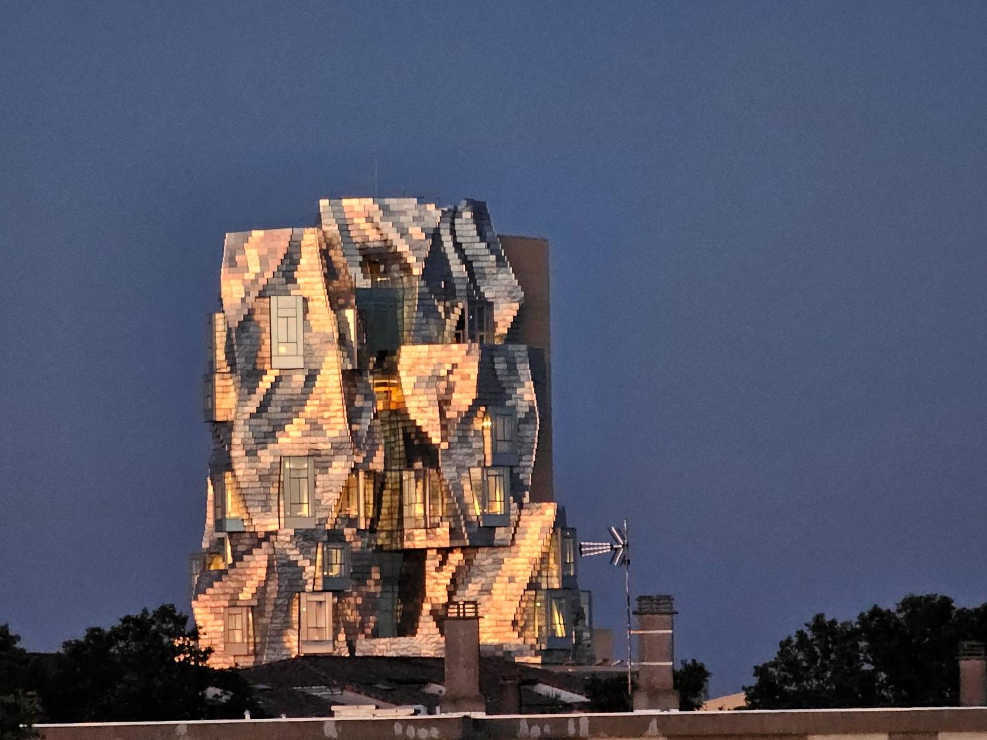Le Cheval Blanc Hotel Арл Екстериор снимка