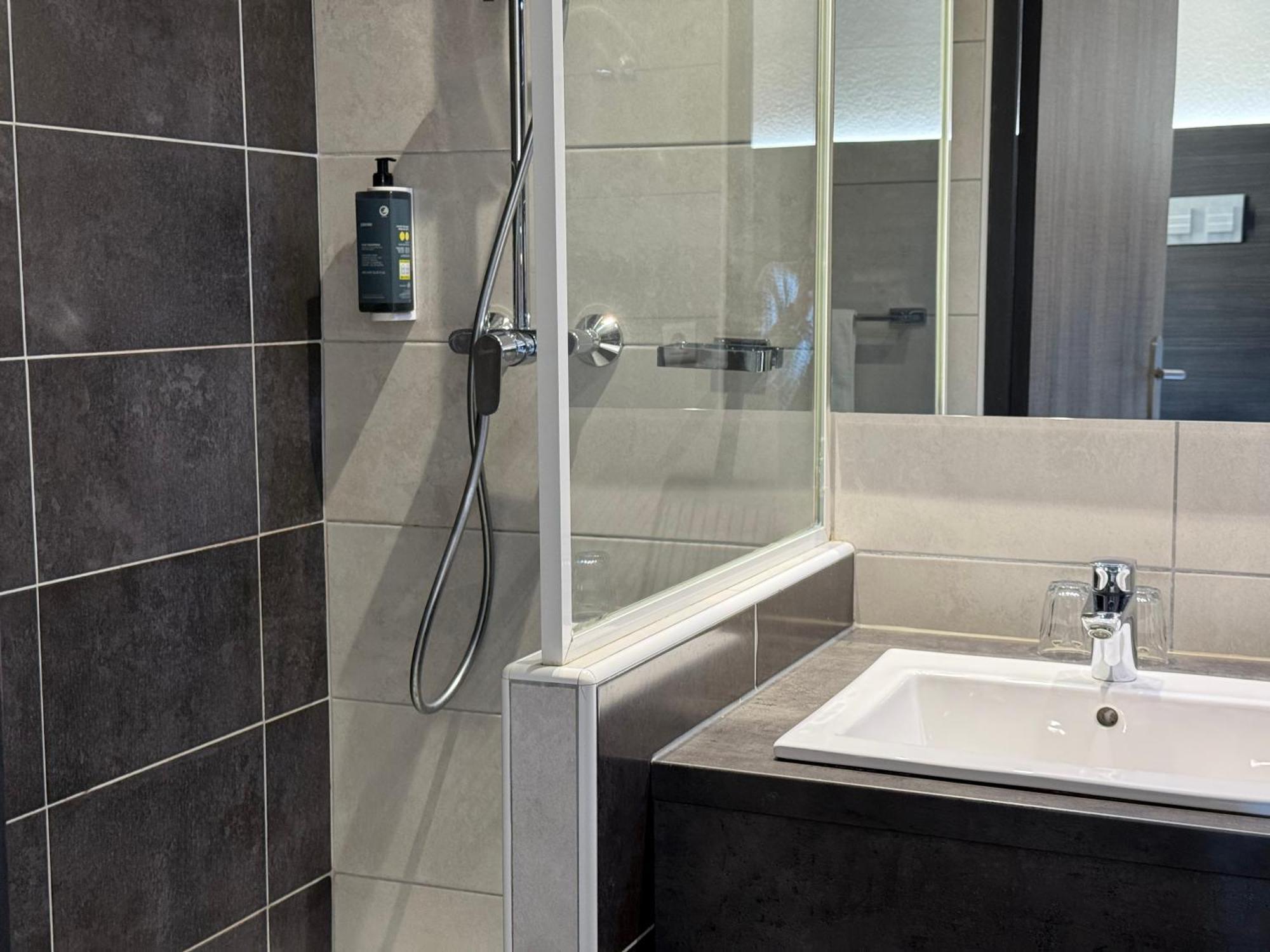 Le Cheval Blanc Hotel Арл Екстериор снимка