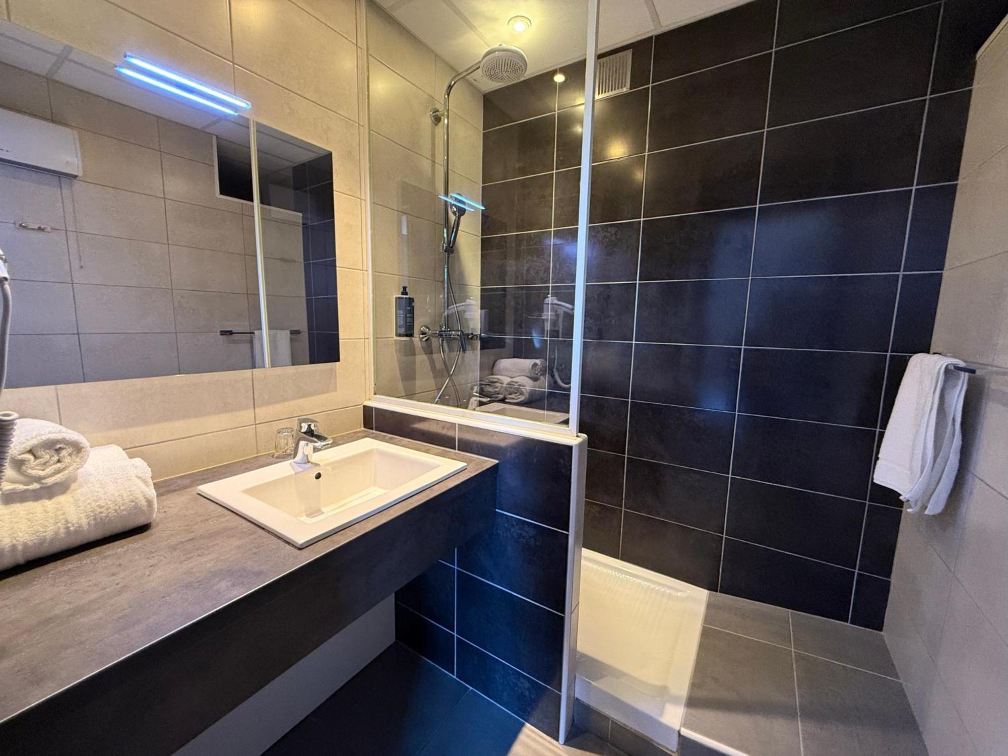 Le Cheval Blanc Hotel Арл Екстериор снимка
