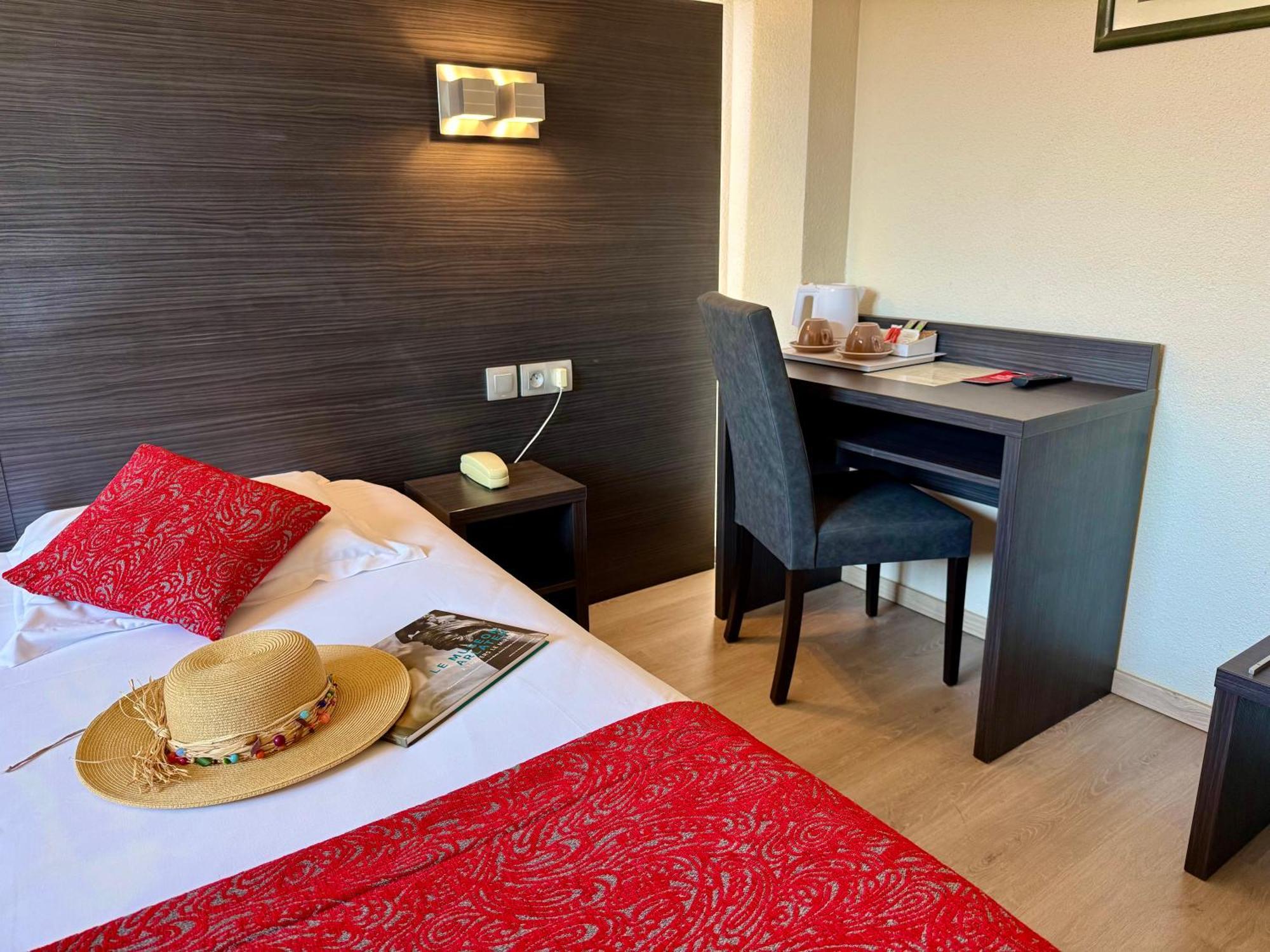 Le Cheval Blanc Hotel Арл Екстериор снимка