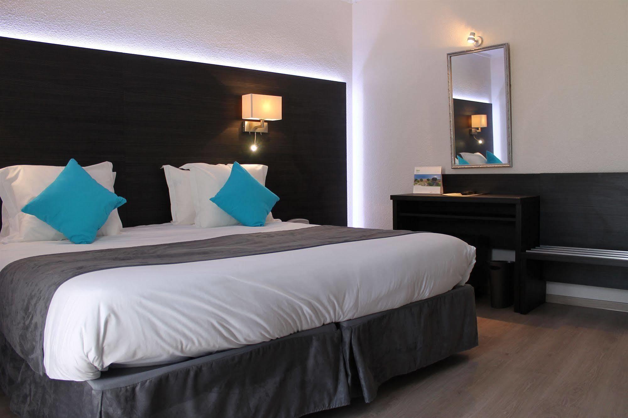Le Cheval Blanc Hotel Арл Екстериор снимка